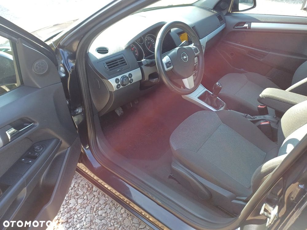 Opel Astra 1.6 Edition 111 Jahre - 12