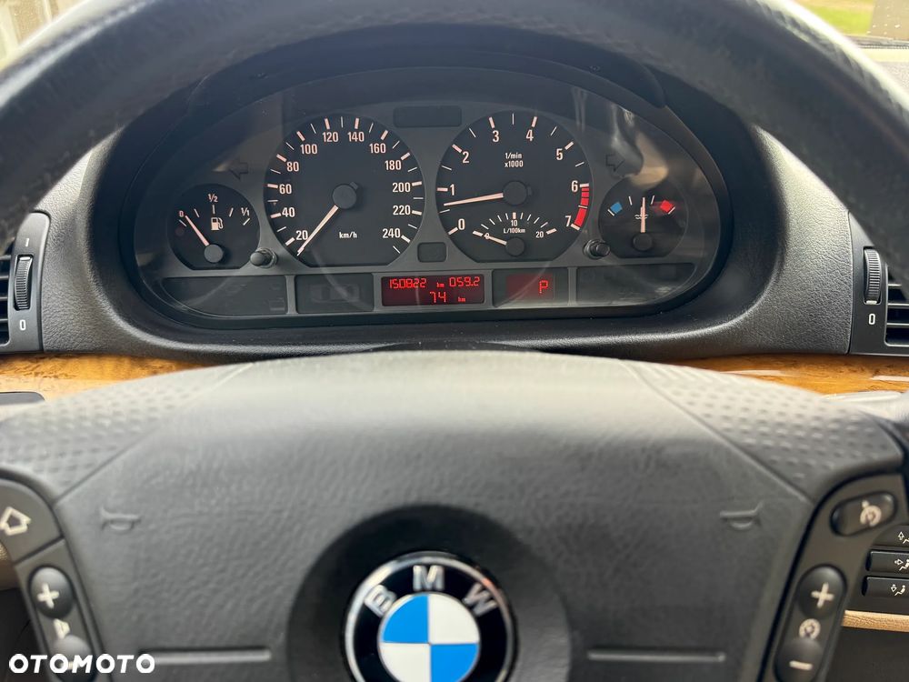 BMW Seria 3 318i Edition Exclusive - 16