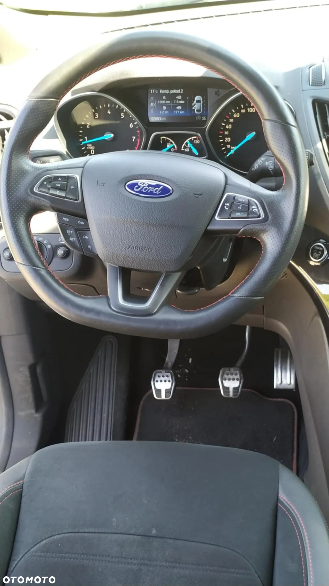 Ford Kuga 1.5 EcoBoost 2x4 ST-Line - 16