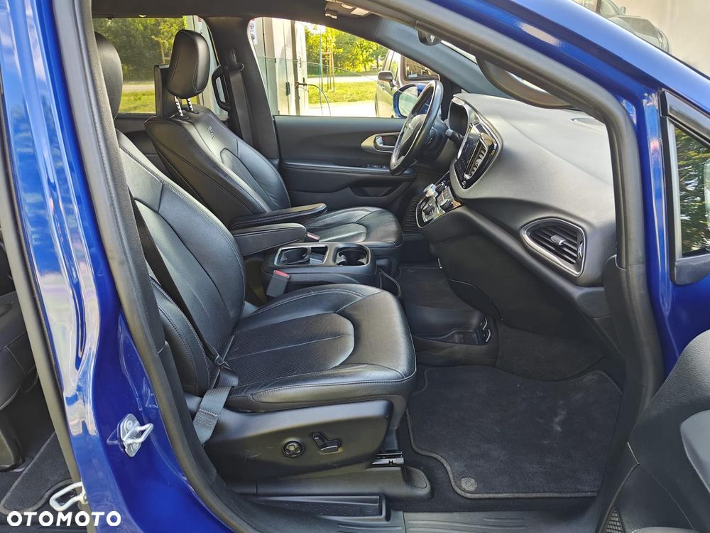 Chrysler Pacifica - 12