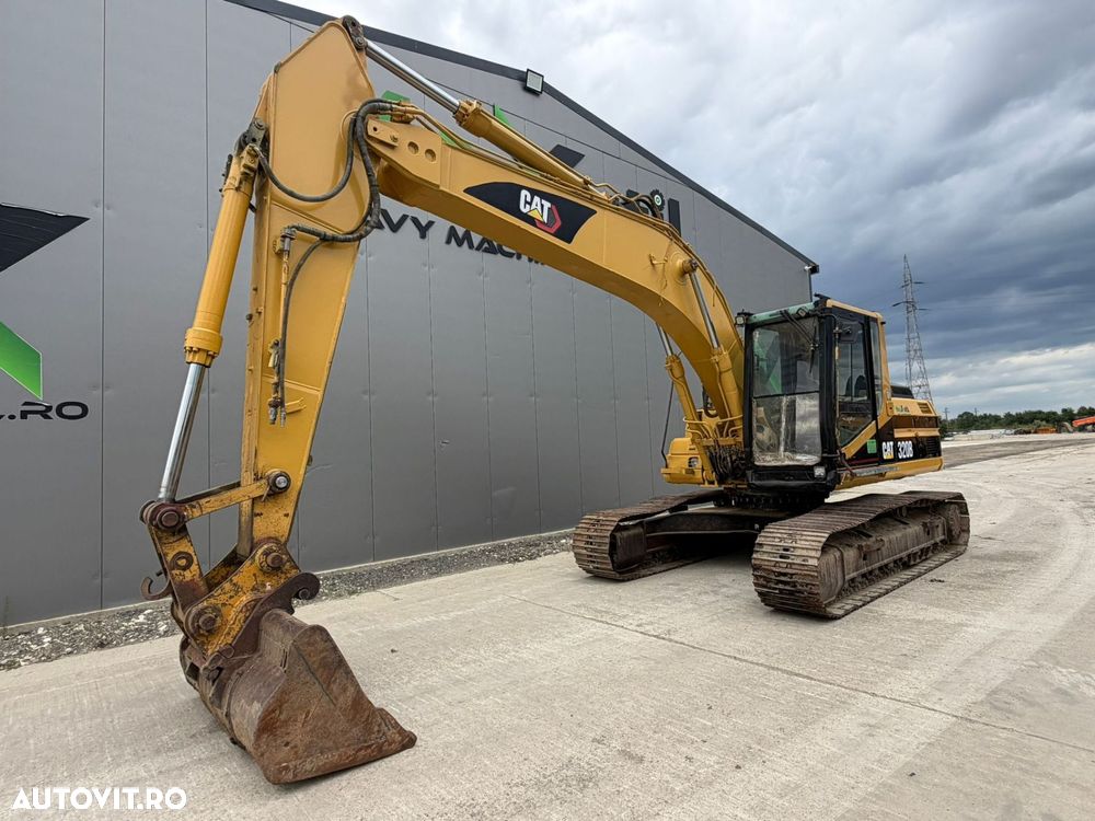 Caterpillar 320B Excavator - 3
