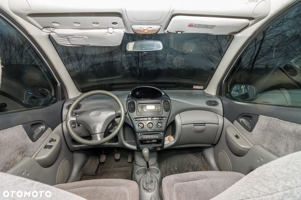 Toyota Yaris Verso 1.3 Sol - 4