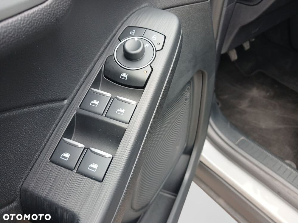 Ford Kuga - 37