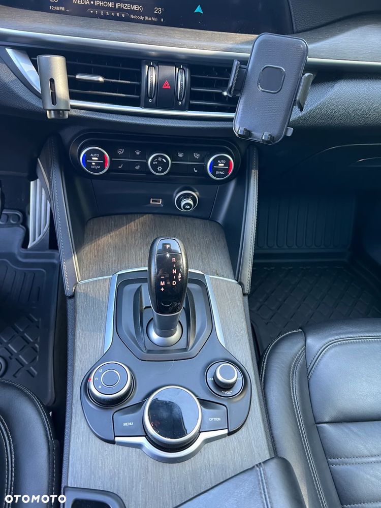 Alfa Romeo Stelvio 2.0 Turbo 16V AT8-Q4 Intensa - 17