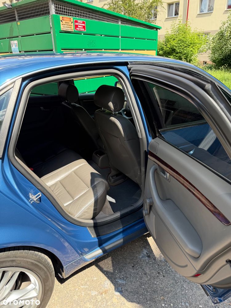 Audi A4 Limousine - 12