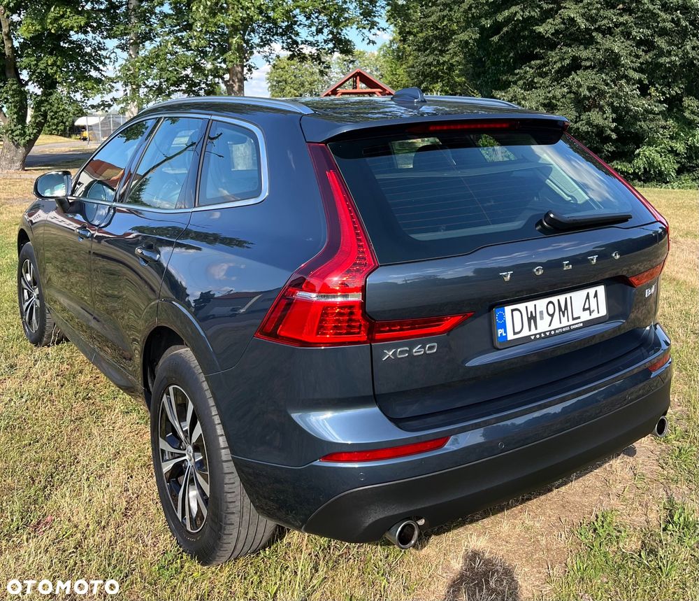 Volvo XC 60 B4 D AWD Momentum - 4