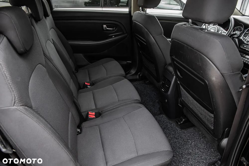 Kia Carens - 29
