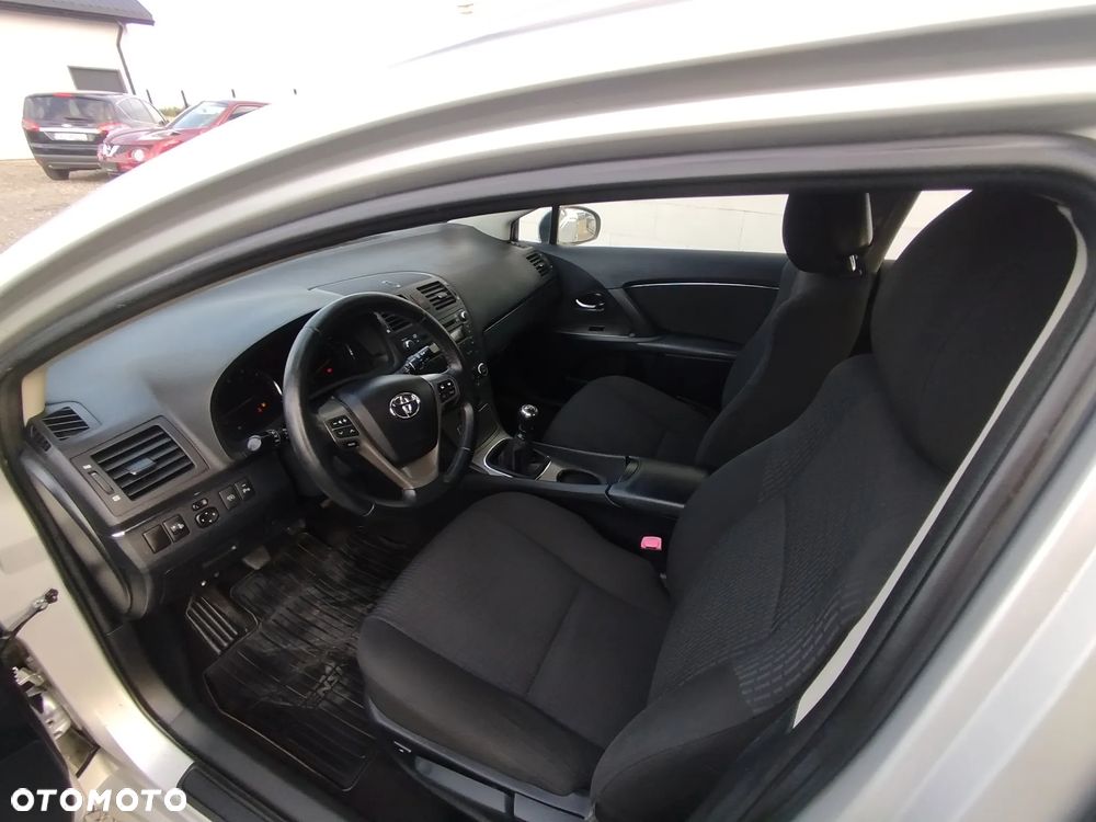 Toyota Avensis 1.8 Sol plus - 13