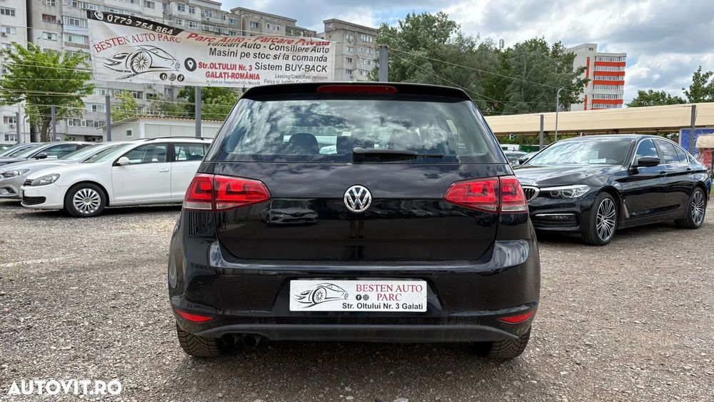 Volkswagen Golf - 28
