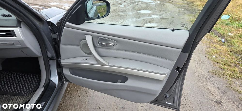 BMW Seria 3 320d xDrive - 10