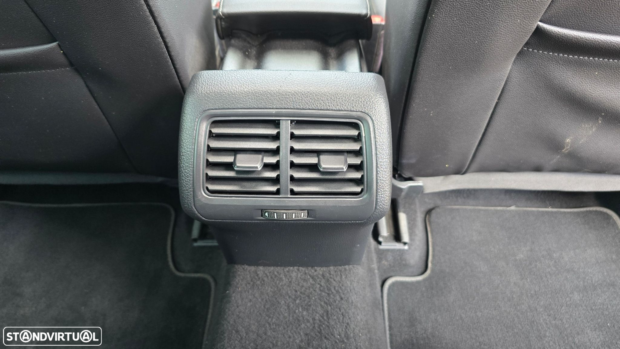 VW Golf Variant 1.6 TDi Highline DSG - 52
