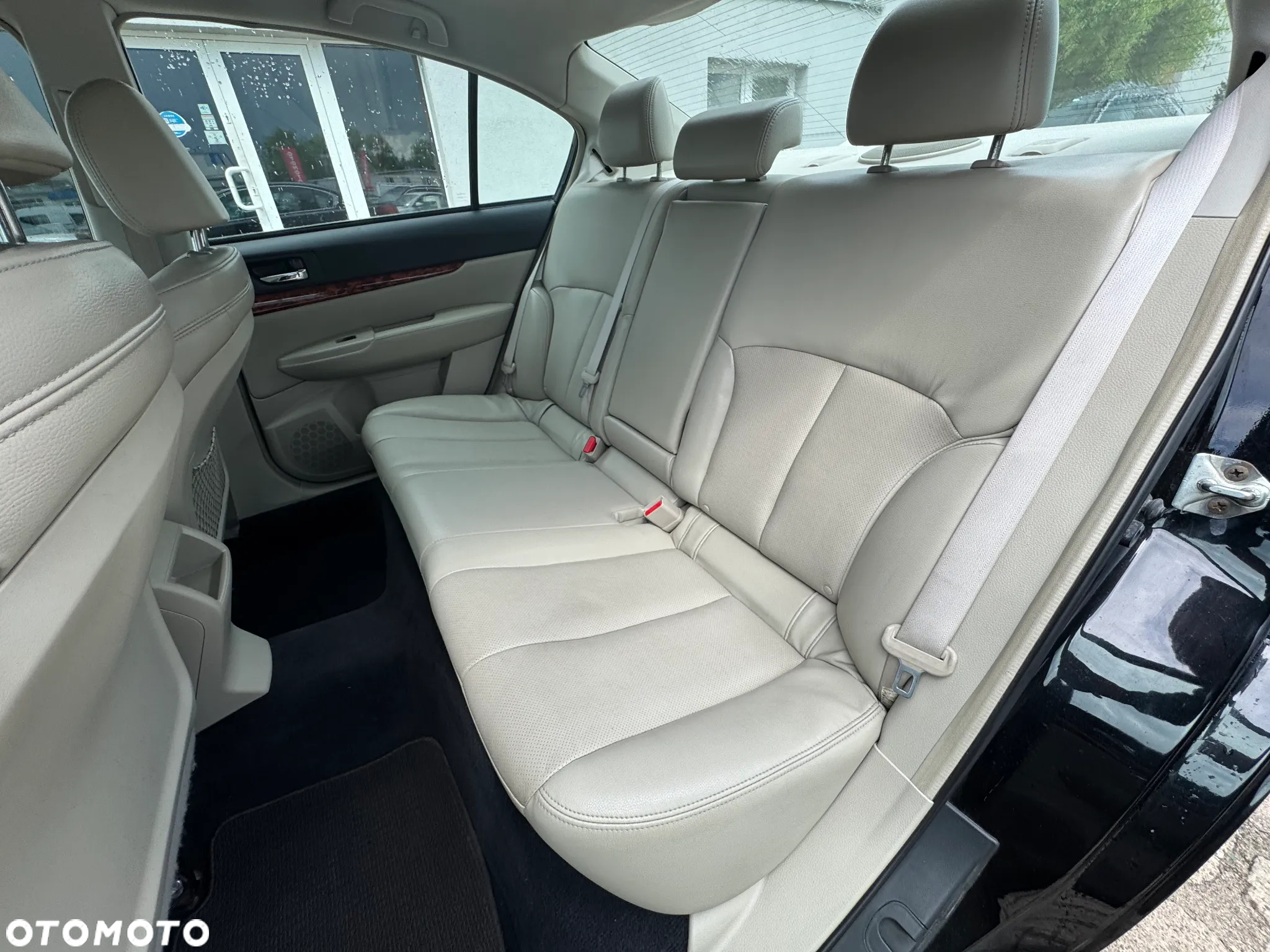 Subaru Legacy - 10