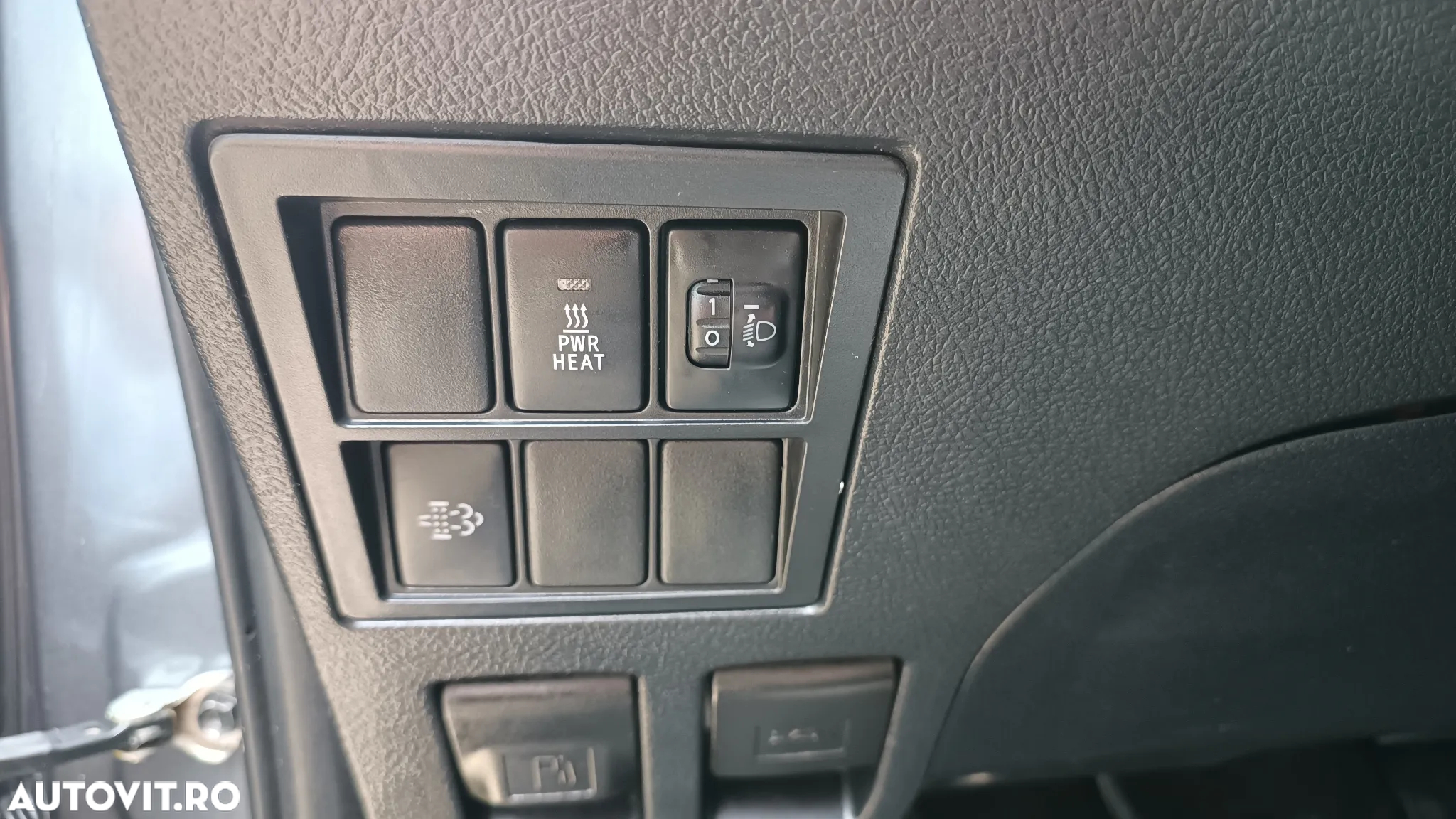 Toyota Hilux 2.4D 150CP 4x4 Double Cab 6MT Comfort - 13