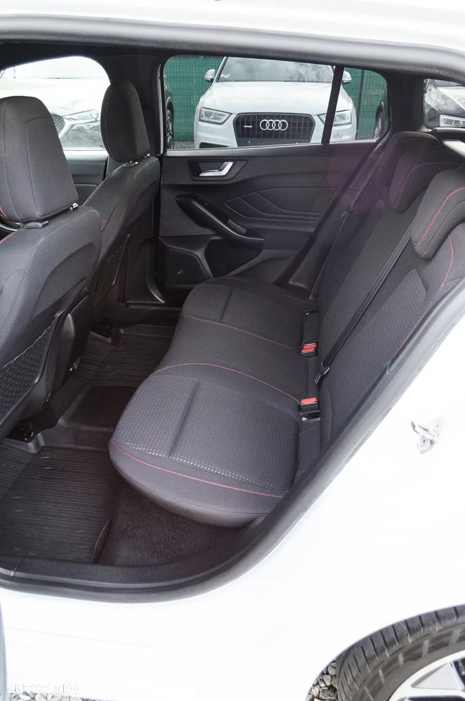 Ford Focus 1.5 EcoBlue Start-Stopp-System ST-LINE DESIGN - 14
