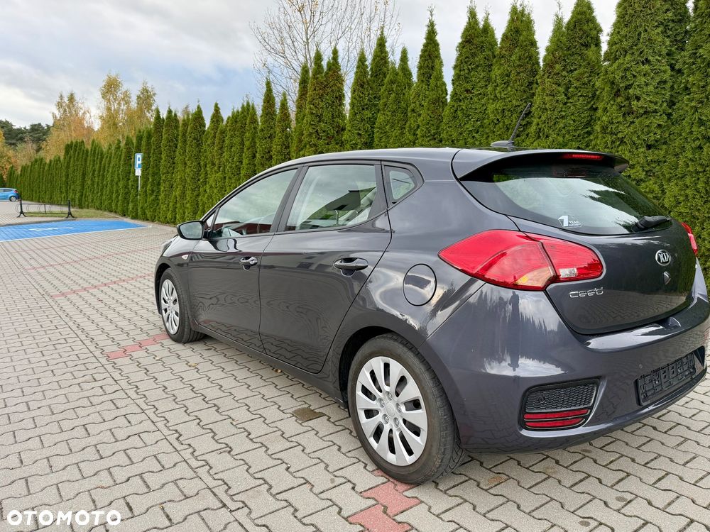 Kia Ceed - 16