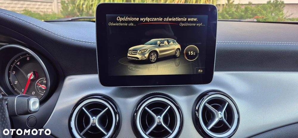 Mercedes-Benz GLA 180 7G-DCT AMG Line - 30