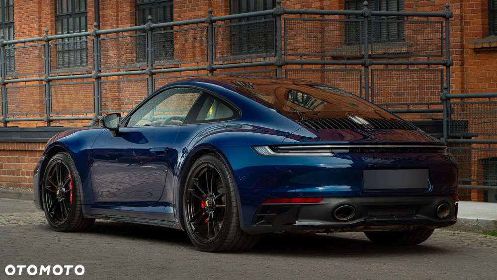 Porsche 911 Carrera 4 GTS - 5