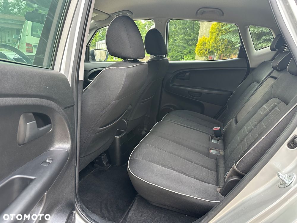 Kia Venga 1.6 CRDi M - 11