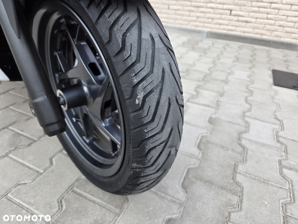 Yamaha X-max - 8