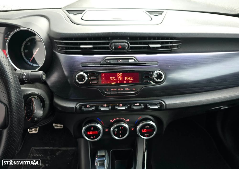 Alfa Romeo Giulietta 1.6 JTDM Distinctive - 15