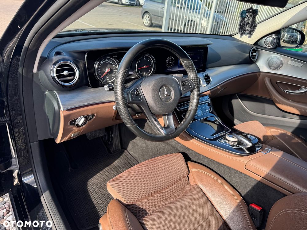 Mercedes-Benz Klasa E 220 d T 9G-TRONIC Avantgarde - 27
