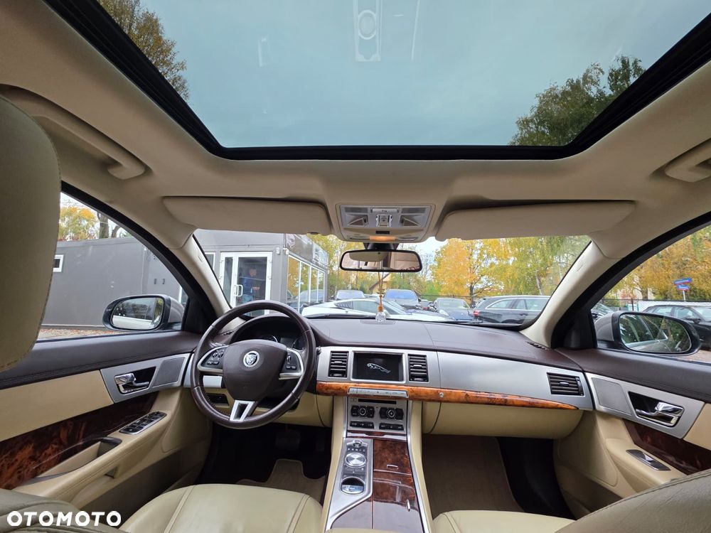 Jaguar XF 3.0 V6 D Luxury - 8