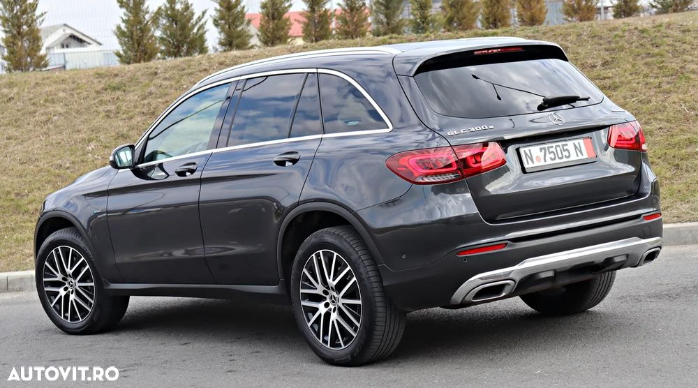 Mercedes-Benz GLC 300 e 4MATIC - 8