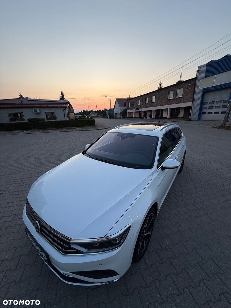 Volkswagen Passat Variant 2.0 TDI SCR DSG Elegance - 13