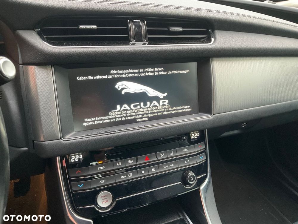Jaguar XF 30d Prestige - 26