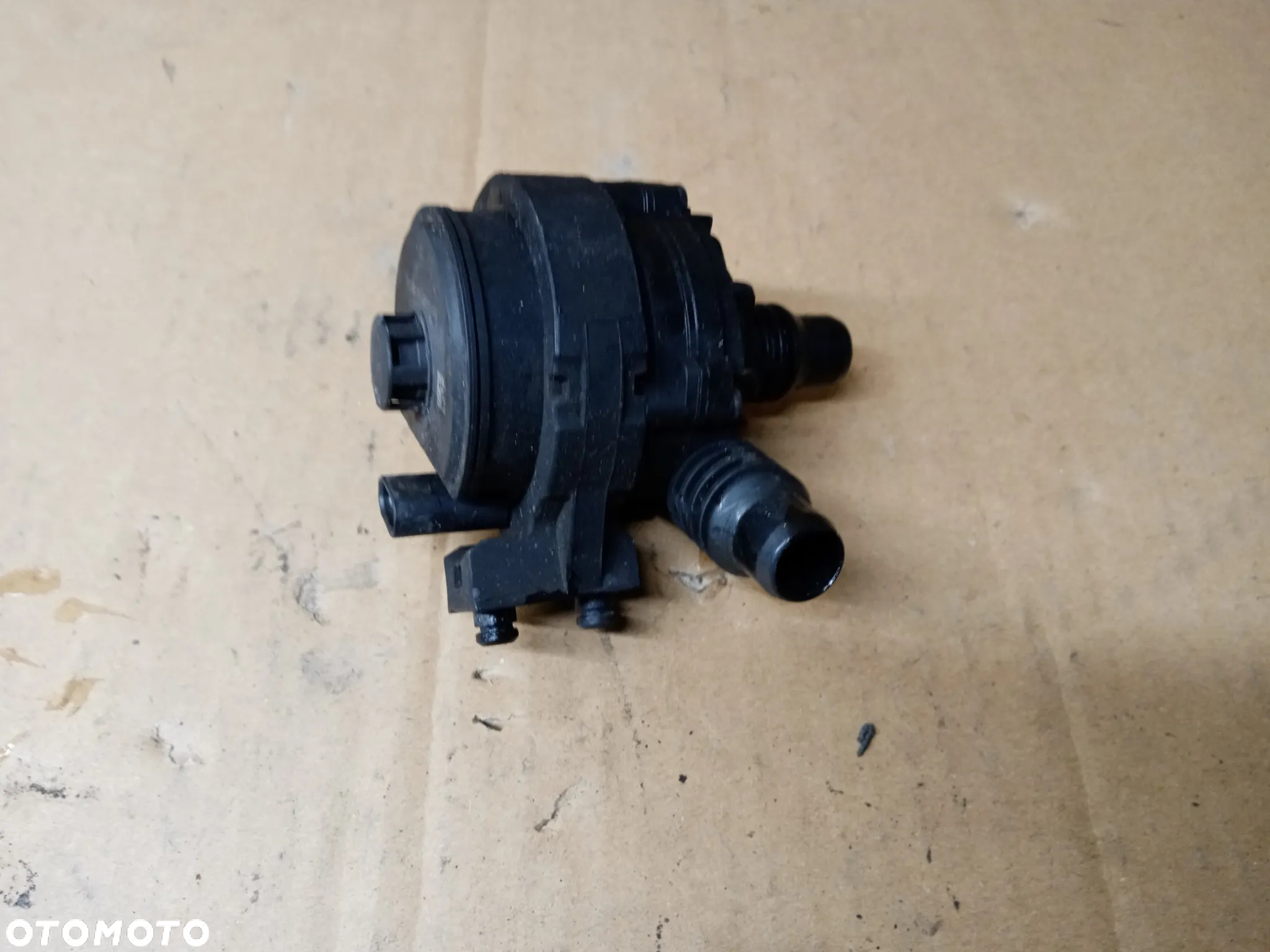 Dodatkowa pompka obiegu wody elektrozawór BMW M5 G30 F90 6834923 - 3