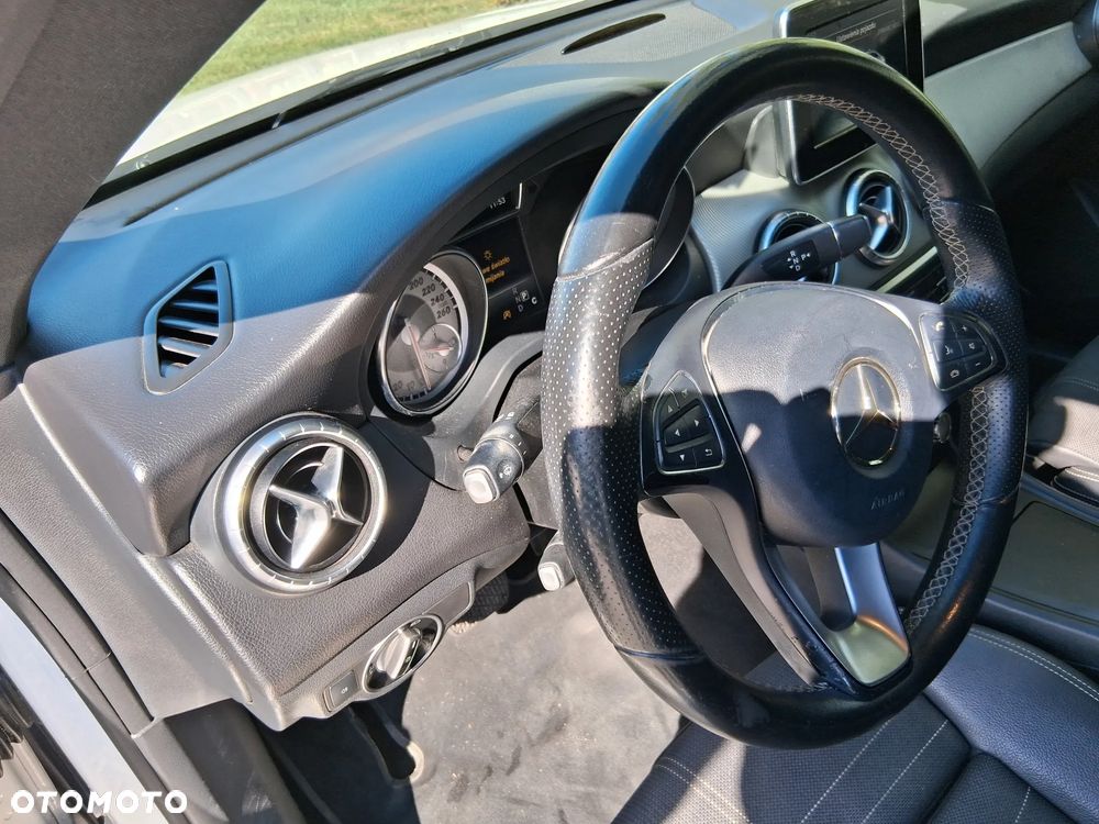 Mercedes-Benz CLA 200 7G-DCT - 7