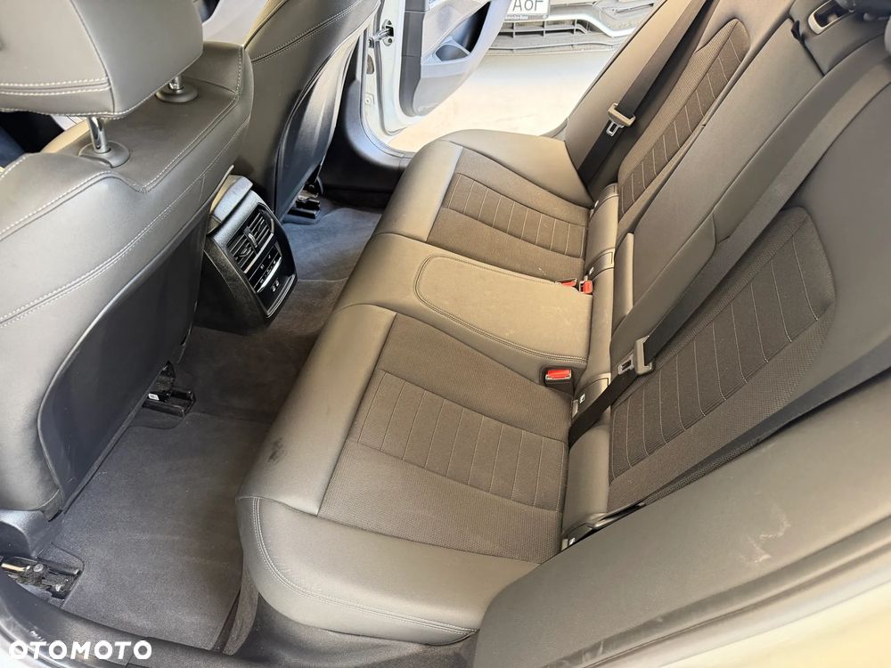 BMW Seria 3 320d xDrive mHEV - 9