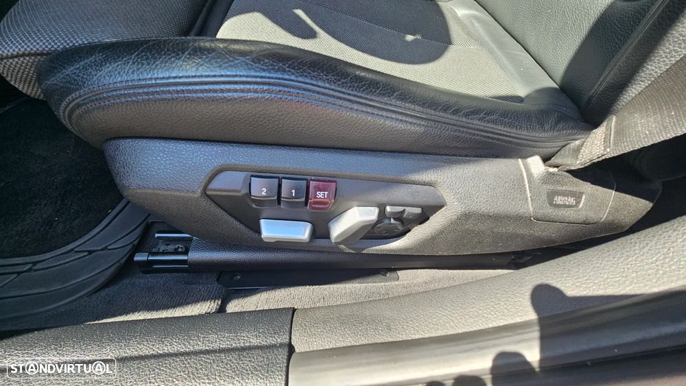 BMW 320 i Aut. Sport Line - 15