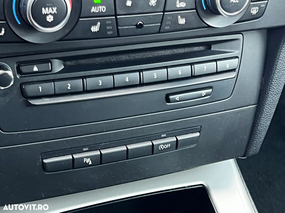 BMW Seria 3 318d DPF Touring - 18