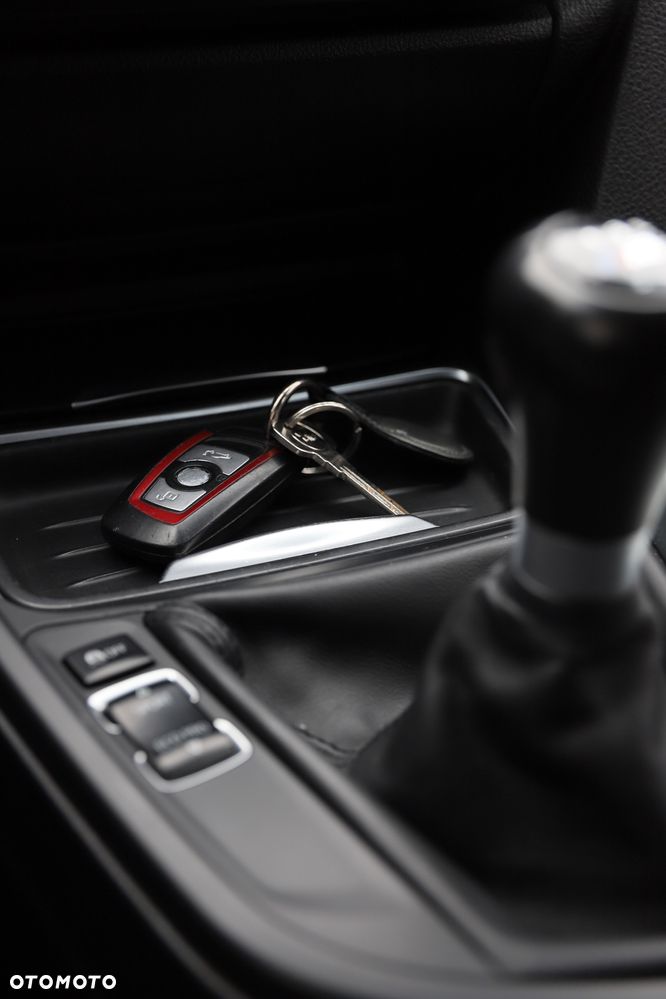 BMW Seria 3 320d Efficient Dynamics Sport Line - 7