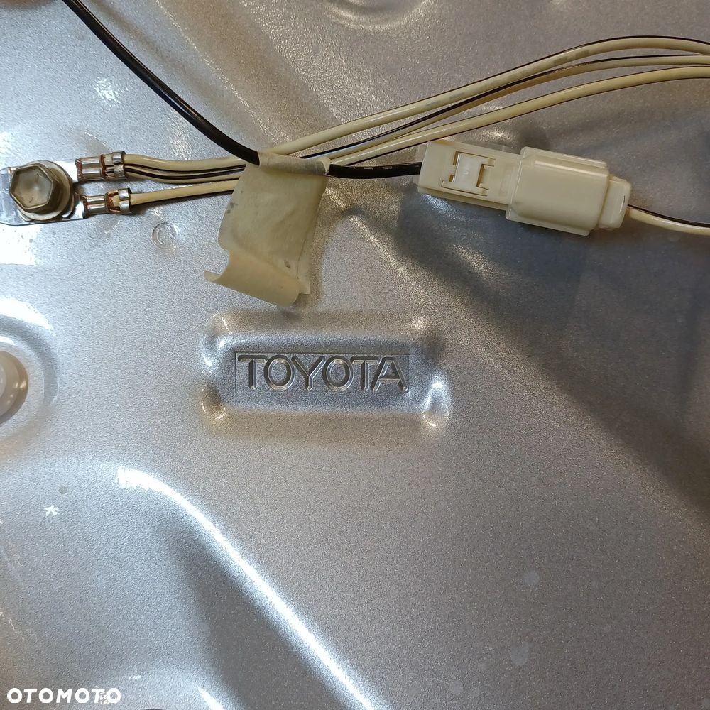KLAPA TYŁ TYLNA SZYBA BAGAŻNIKA TOYOTA AVENSIS II T250 KOMBI LAK: 1C0 NR504 - 18