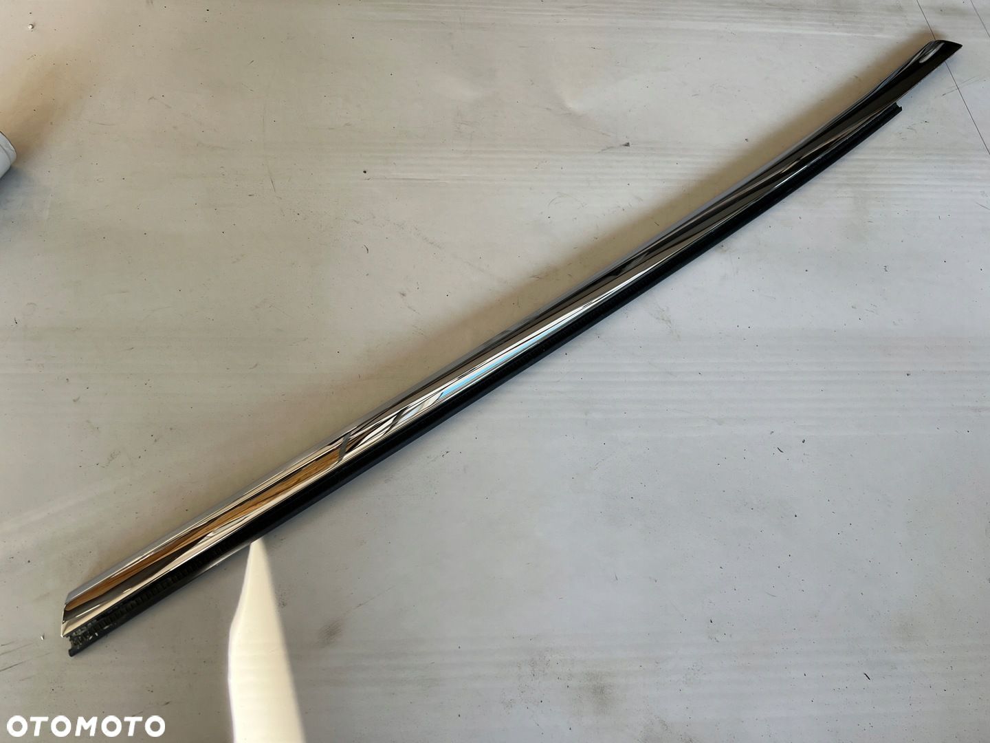 TESLA S LIFT 16-19 LISTWA ZGARNIAJĄCA DRZWI LEWA TYŁ CHROM - 1