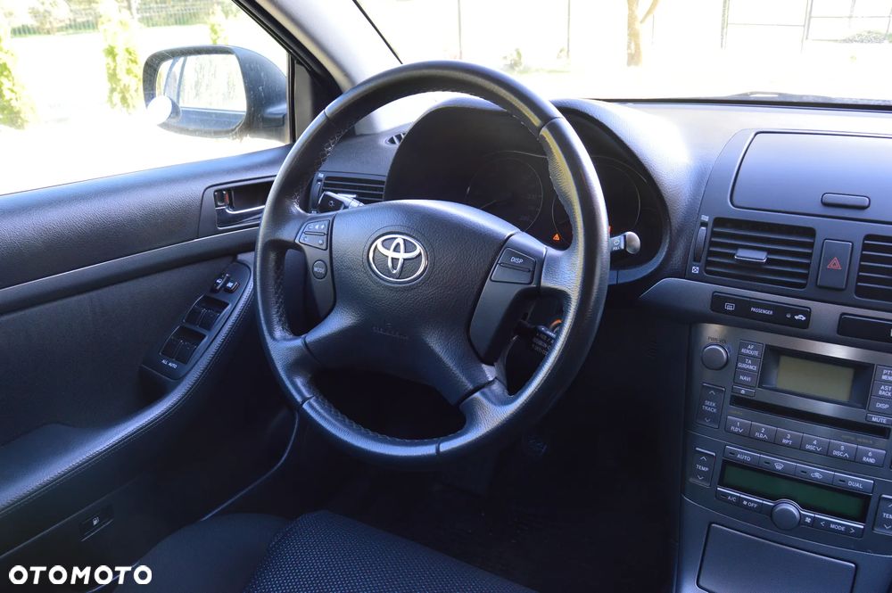 Toyota Avensis - 15