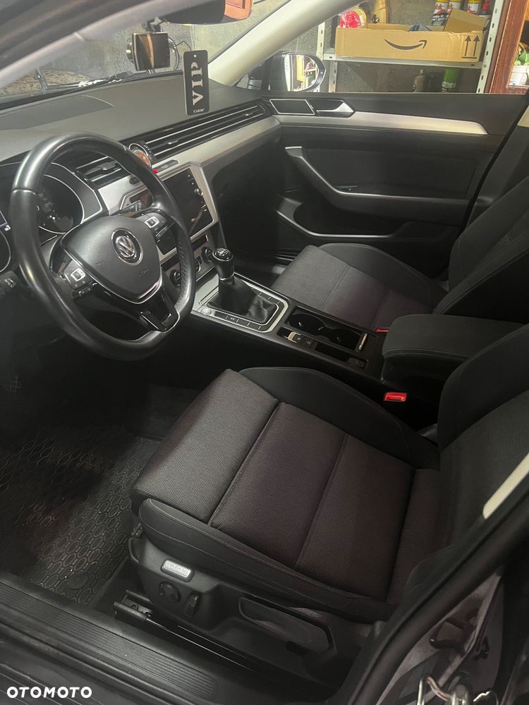 Volkswagen Passat 2.0 TDI SCR Comfortline - 13