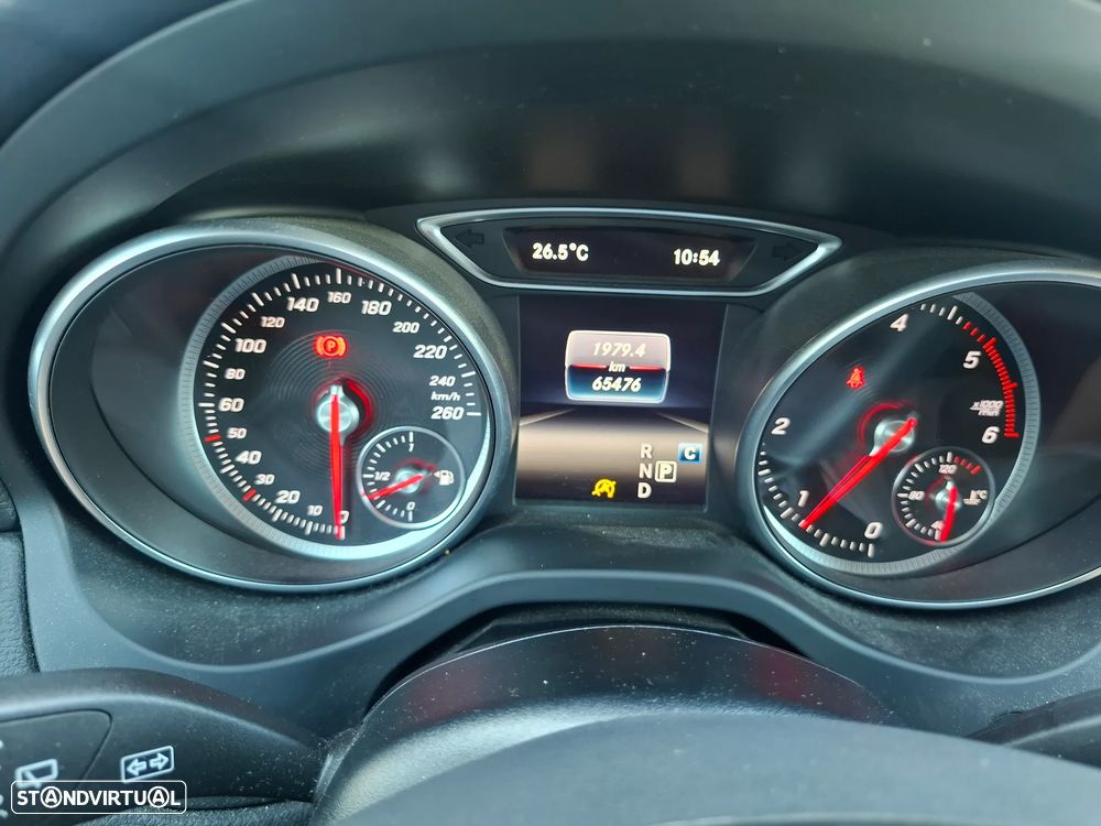 Mercedes-Benz GLA 220 d 4Matic 7G-DCT Urban - 5