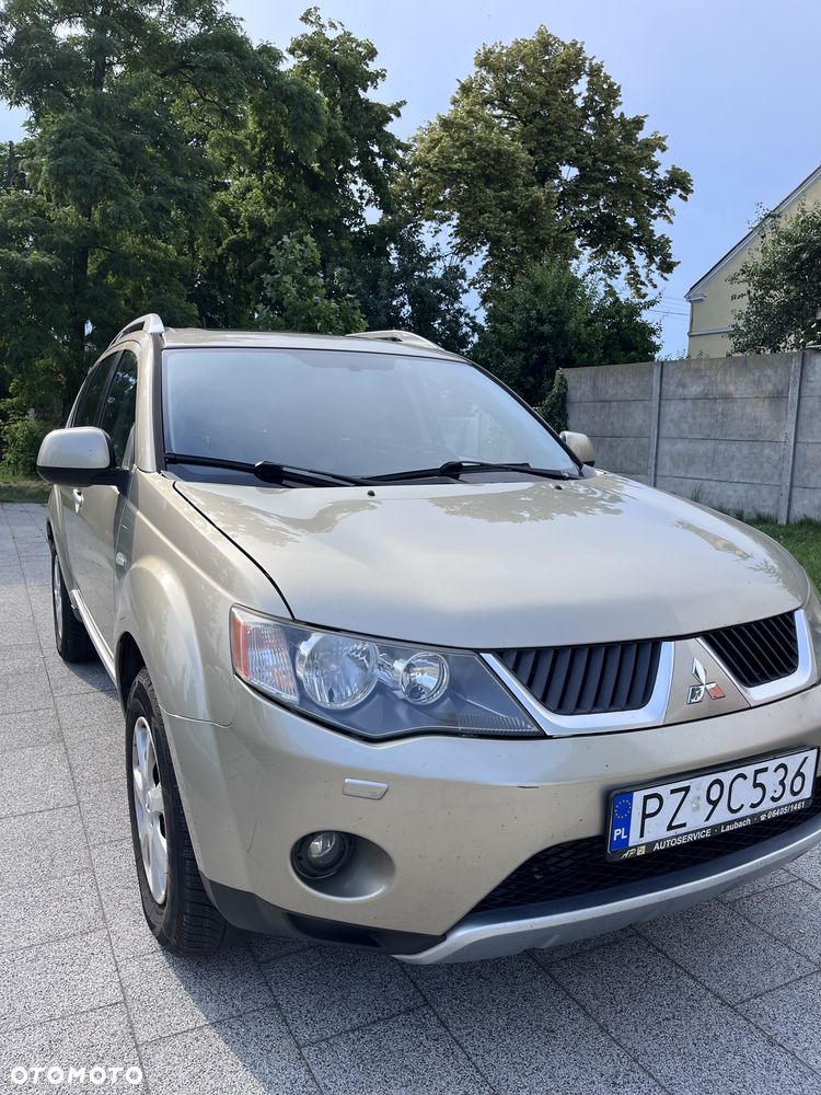Mitsubishi Outlander - 1