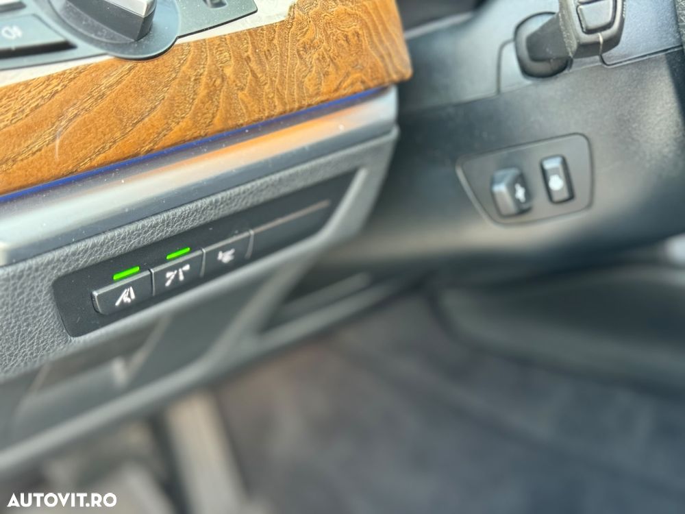BMW Seria 5 530d Aut. - 13