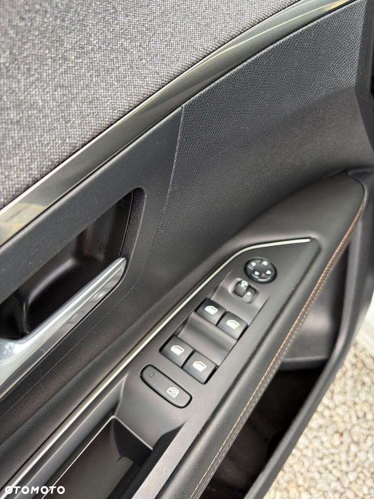 Peugeot 3008 1.6 PureTech HYbrid4 GT Line S&S EAT8 - 33