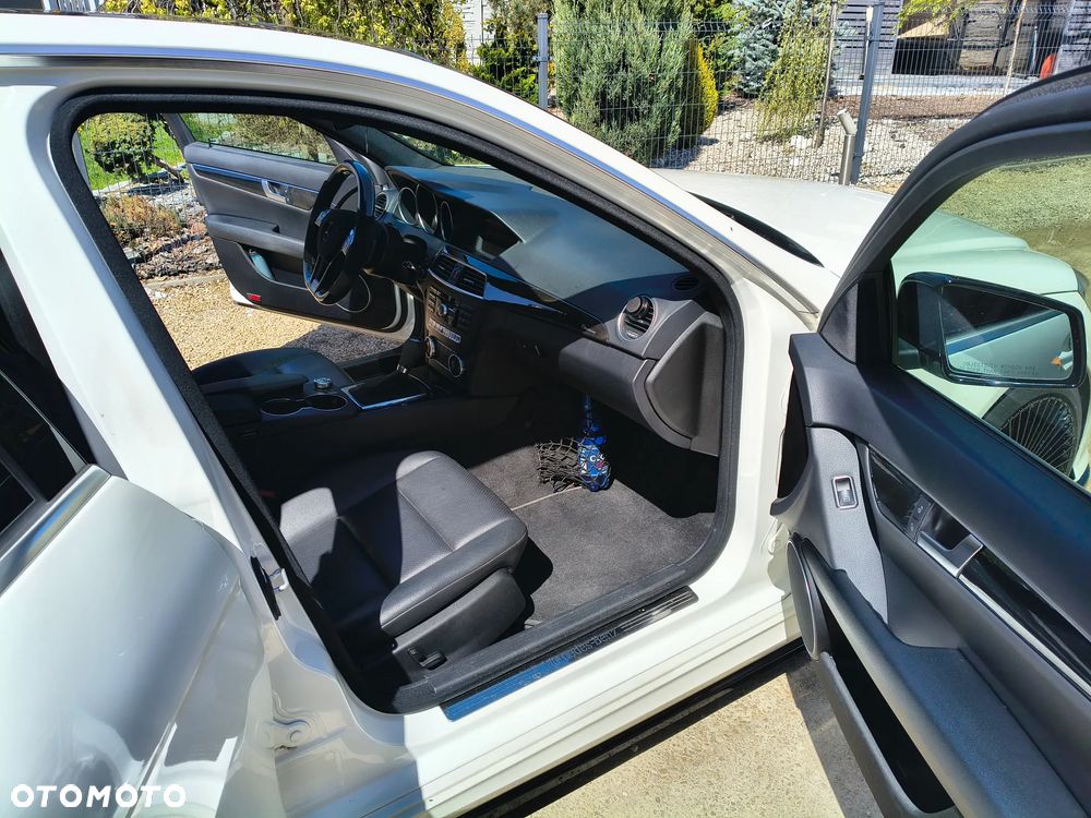 Mercedes-Benz Klasa C 350 4Matic (BlueEFFICIENCY) 7G-TRONIC Avantgarde - 24