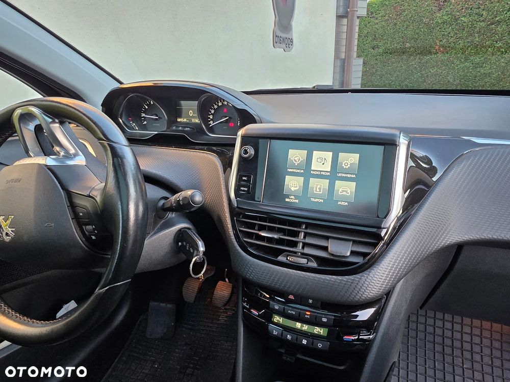 Peugeot 2008 1.2 Pure Tech Allure S&S - 21