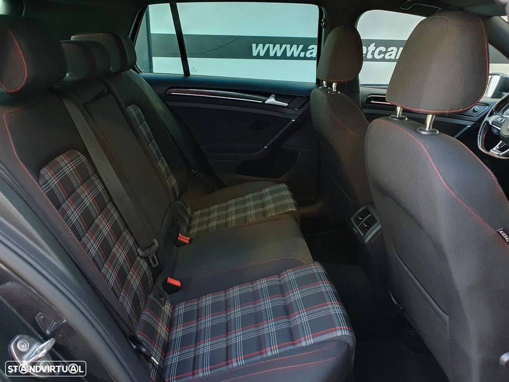 VW Golf 2.0 TSi GTi DSG - 5