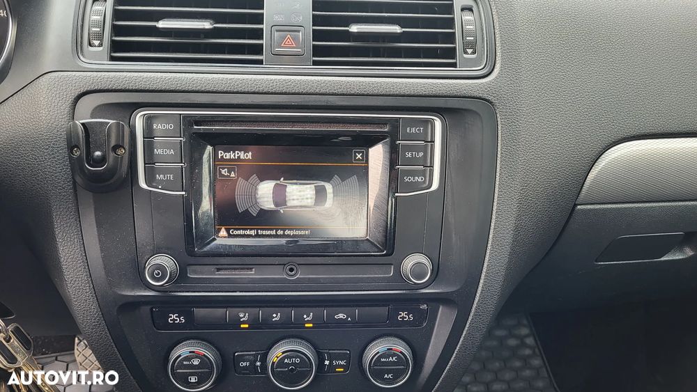 Volkswagen Jetta 2.0 TDI Comfortline - 11