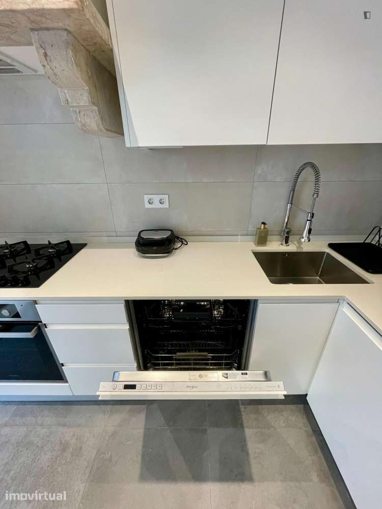 Quarto - localizado em Intendente Lisbon - Grande imagem: 5/16
