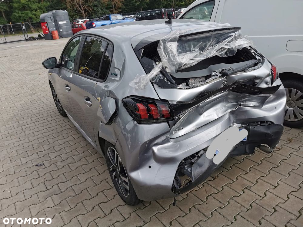 Peugeot 208 - 5