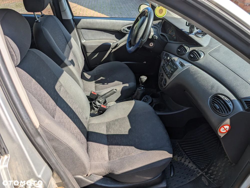 Ford Focus 1.8 Di Ambiente - 9